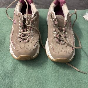 Skechers D’Lites Women's Taupe Athletic Sneakers Purple Cooled Memory Foam 6